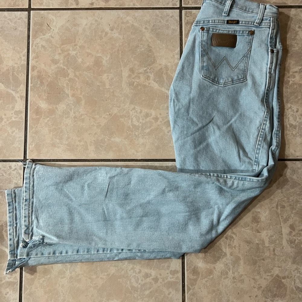 Wrangler Men's Light Denim Straight Jeans